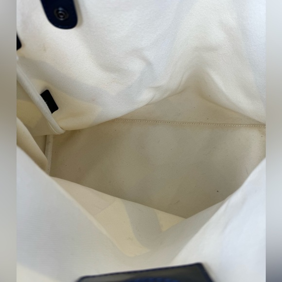 💯 Authentic Burberry Navy brush stroke tote! - Picture 4 of 5